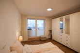 Neuwertige 2-Zimmerwohnung im 1. Obergeschoss mit Aufzug - direkte Innenstadtlage! - Schlafzimmer
