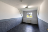 Tolle Oberwohnung mit Garage und Gartenanteil - Büro