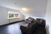 Tolle Oberwohnung mit Garage und Gartenanteil - Wohnzimmer