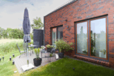 Moderne Doppelhaushälfte in begehrtem Wohngebiet von Wittmund - Terrasse mit Garten