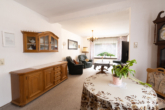 Gepflegtes Einfamilienhaus mit Nebengebäuden und großem Garten in Moormerland-Hatshausen - Wohn-/Esszimmer