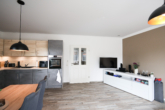 Neuwertige Erdgeschosswohnung mit Terrasse - in zentraler Wohnlage von Aurich - Wohnküche