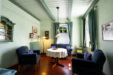 Besondere Lage am Kutterhafen – Ferienhaus mit Hafen- und Weitblick über das Weltnaturerbe Wattenmeer - Wohnzimmer