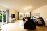Ländlicher Wohntraum mit Top-Infrastruktur: Familienfreundliches Einfamilienhaus mit großem Garten - Wohnzimmer