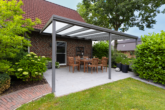 Ländlicher Wohntraum mit Top-Infrastruktur: Familienfreundliches Einfamilienhaus mit großem Garten - überdachte Terrasse (von der Küche aus zugänglich)