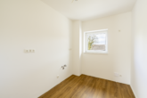 Lichtdurchflutete 3-Zimmer-Dachgeschosswohnung – Neubau in Top-Zentrumslage - Wohnküche