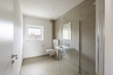 Lichtdurchflutete 3-Zimmer-Dachgeschosswohnung – Neubau in Top-Zentrumslage - Badezimmer