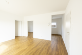 Lichtdurchflutete 3-Zimmer-Dachgeschosswohnung – Neubau in Top-Zentrumslage - Wohnraum