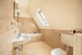 Einfamilienhaus mit Entwicklungspotential in begehrter Wohnlage! - Badezimmer OG