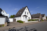 Einfamilienhaus mit Entwicklungspotential in begehrter Wohnlage! - Außenansicht