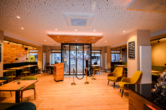 Inmitten der Auricher Innenstadt: modernes, großflächiges Café/Restaurant zur Vermietung - Eingangsbereich